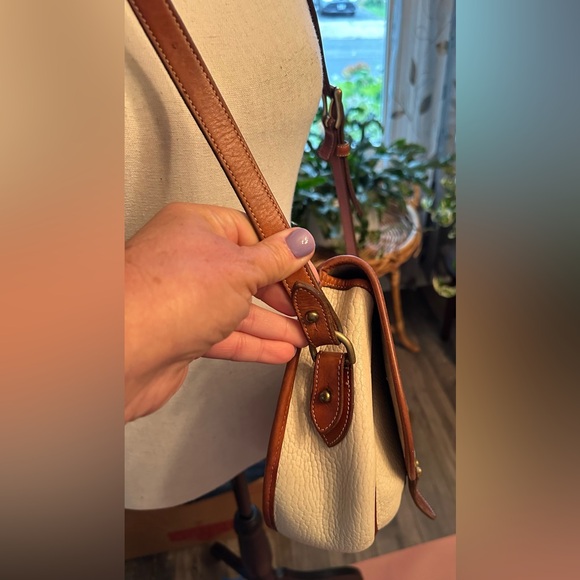 Dooney & Bourke Vintage AWL Leather Large Cavalry Bag Bone & British Tan - Picture 3 of 13